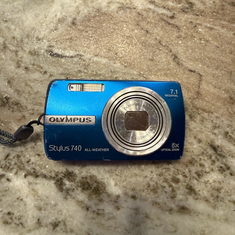 Olympus Stylus 740 Digital Camera in Blue